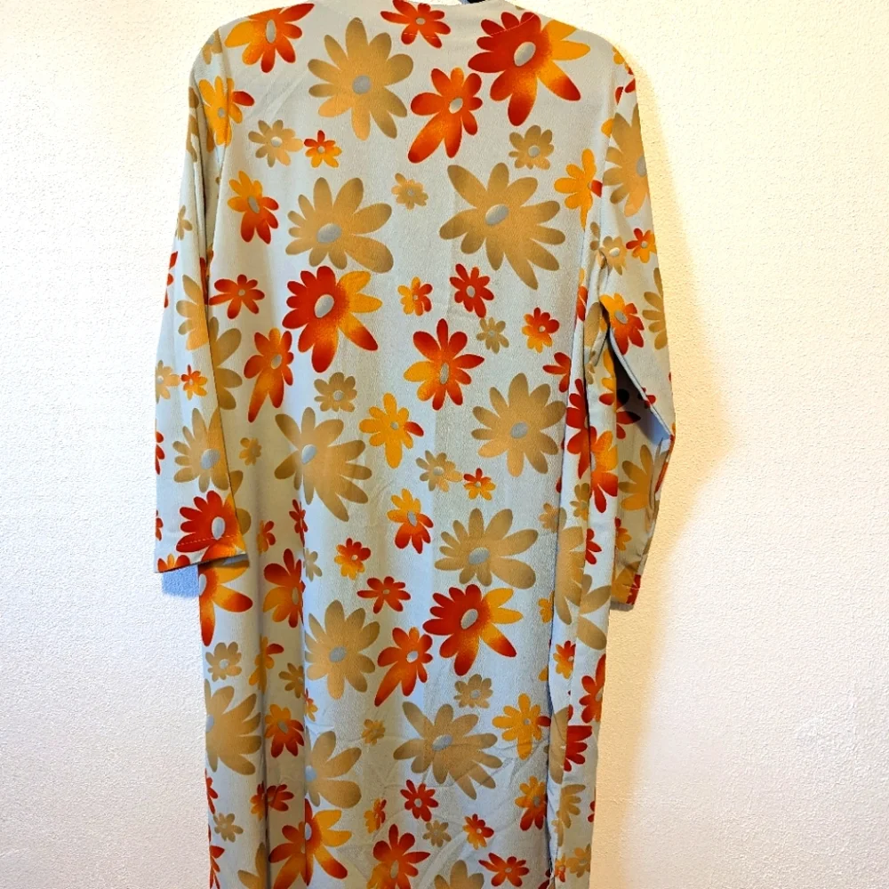 Groovy Button Up Robe - Picture 2 of 4